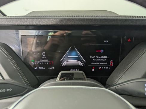 Used 2025 GMC Yukon Denali w/ Denali Reserve Package image 12