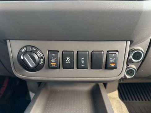 Used 2016 Nissan Frontier SV image 15