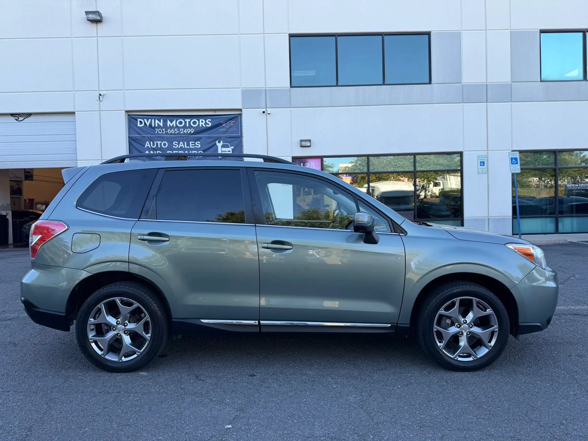 Used 2016 Subaru Forester 2.5i Touring w/ Popular Package #2 AWD/4WD image 3