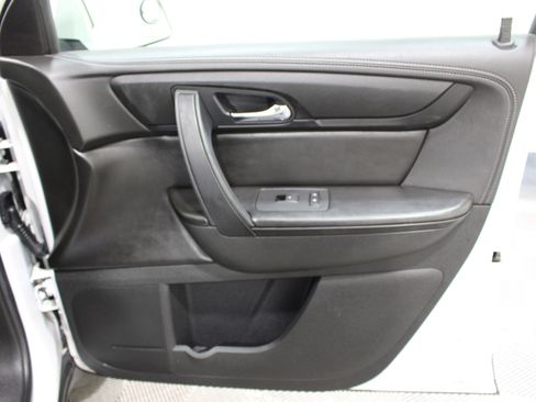 Used 2017 Chevrolet Traverse LT image 26