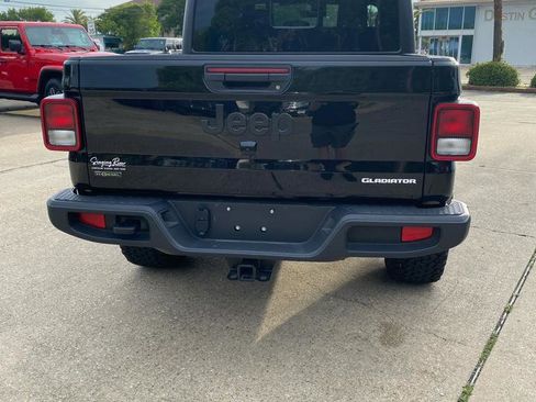 Used 2023 Jeep Gladiator Sport AWD/4WD image 6