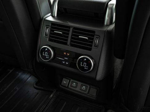 New 2026 Land Rover Discovery S image 38