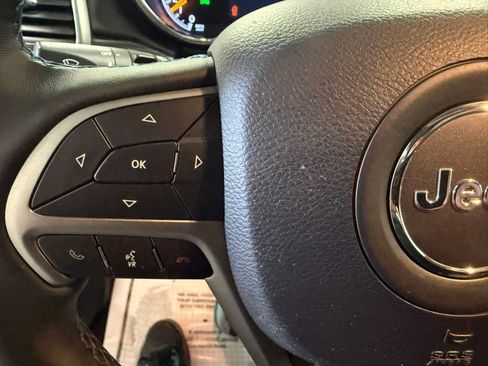 Certified 2019 Jeep Grand Cherokee Laredo AWD/4WD image 30