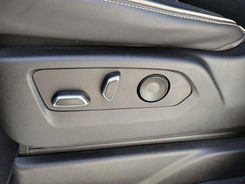 Used 2022 Cadillac Escalade Premium Luxury image 9