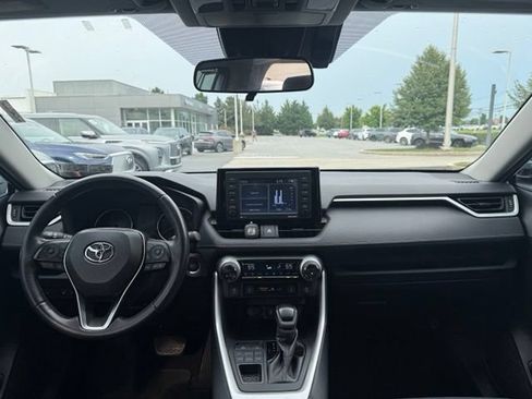 Used 2021 Toyota RAV4 XLE w/ Convenience Package AWD/4WD image 4