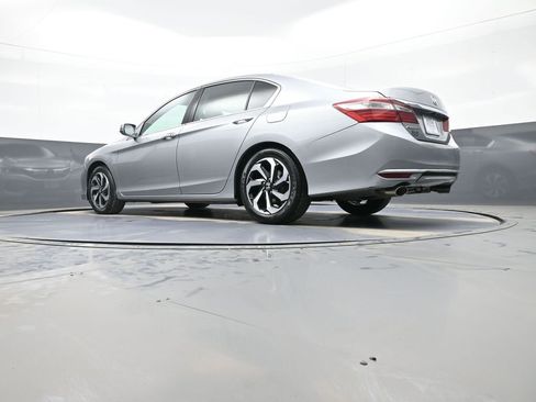 Used 2017 Honda Accord EX-L image 31