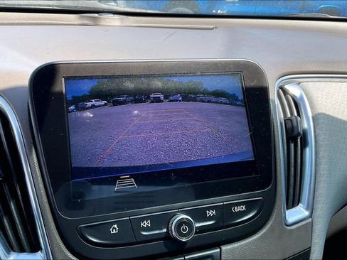 Used 2020 Chevrolet Malibu LT FWD image 14