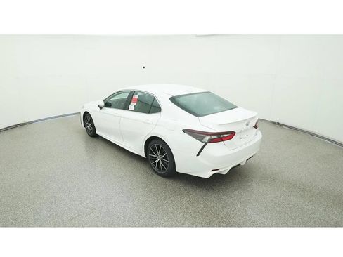 Used 2023 Toyota Camry SE FWD image 7