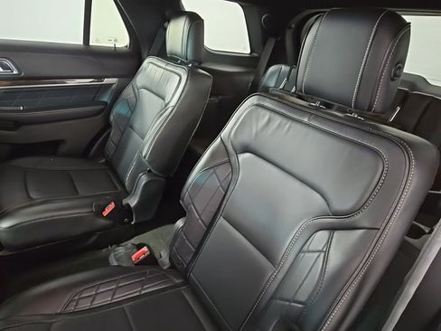 Used 2017 Ford Explorer Platinum image 15