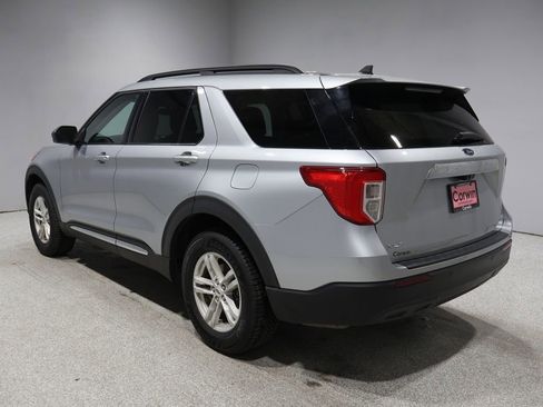 Used 2022 Ford Explorer XLT image 4