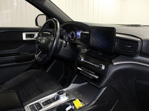 Used 2020 Ford Explorer XLT w/ Comfort Package RWD image 36