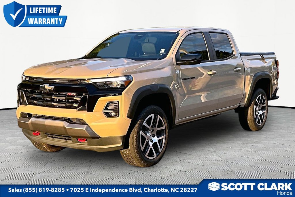 Used 2023 Chevrolet Colorado Z71 w/ Z71 Convenience Package 2 AWD/4WD image 3