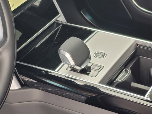 New 2025 Land Rover Range Rover SE image 15