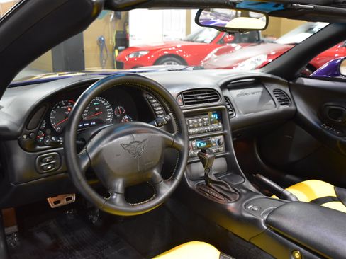 Used 1998 Chevrolet Corvette Convertible w/ Memory Pkg image 32