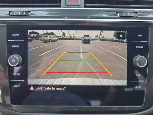 Used 2024 Volkswagen Tiguan SE FWD image 18