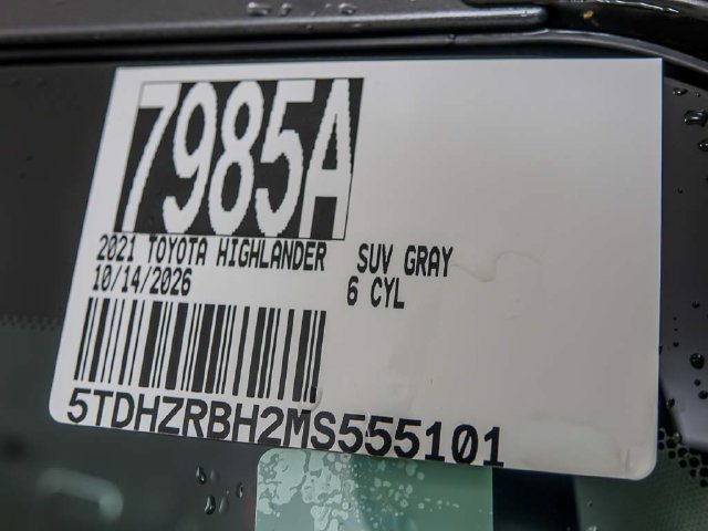 Used 2021 Toyota Highlander XLE AWD/4WD image 32