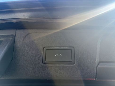 Used 2024 Volkswagen Atlas SE image 17