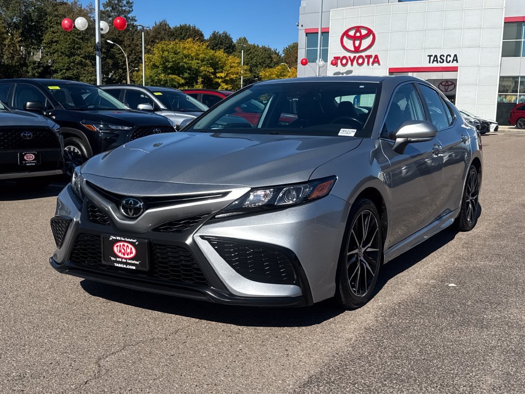 Used 2024 Toyota Camry SE w/ Cold Weather Package AWD/4WD image 3