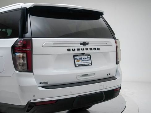 Used 2021 Chevrolet Suburban LT image 4