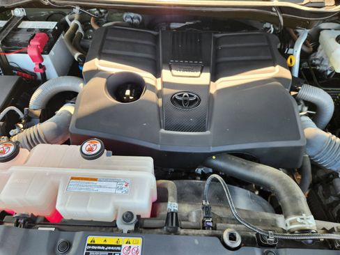 Used 2023 Toyota Tundra Limited AWD/4WD image 31