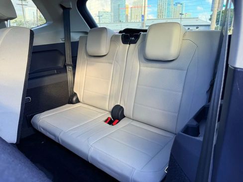 Used 2021 Volkswagen Tiguan SEL image 13