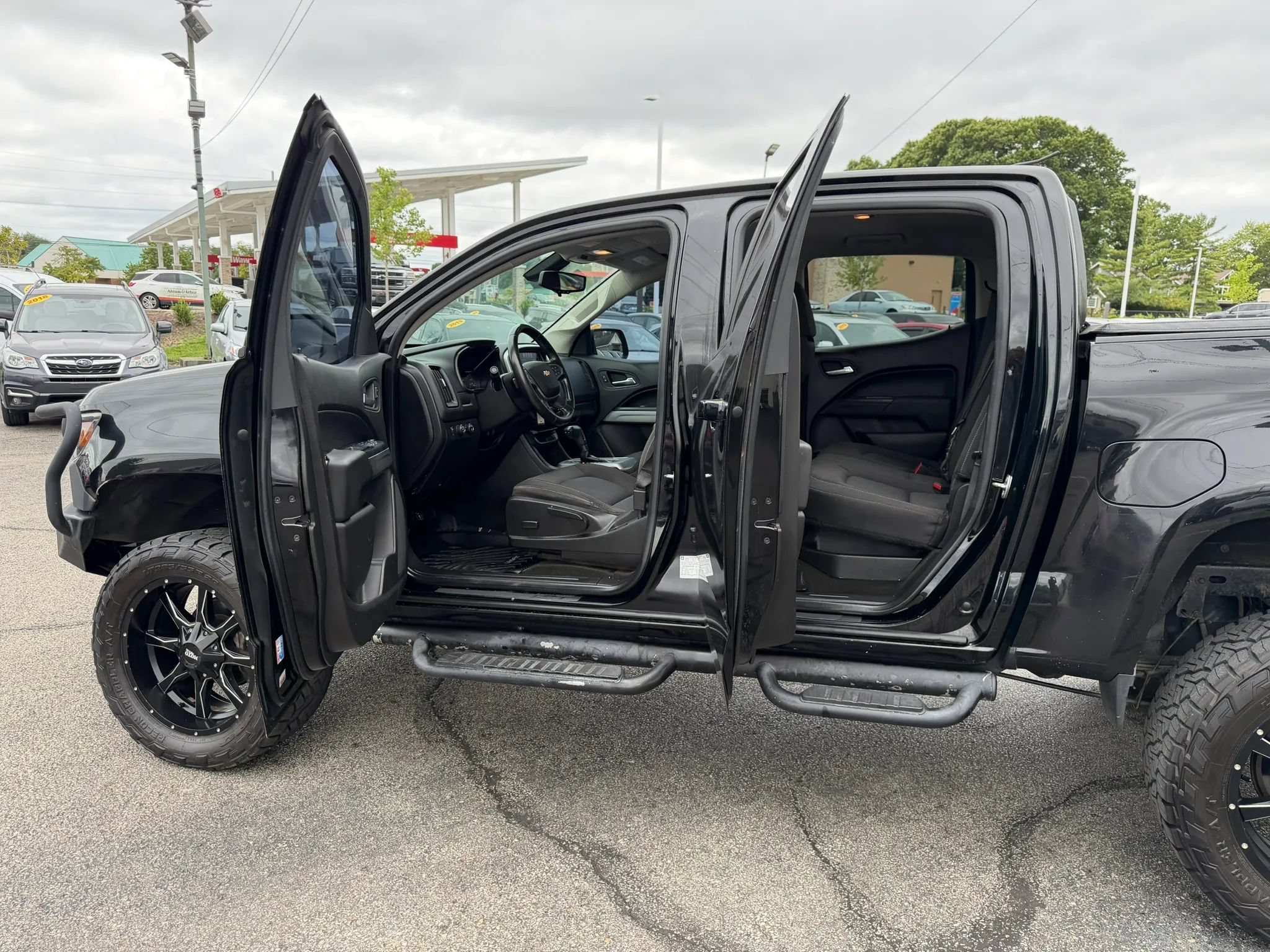 Used 2016 Chevrolet Colorado LT w/ Midnight Edition AWD/4WD image 11