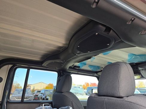 New 2026 Jeep Gladiator Sport image 12