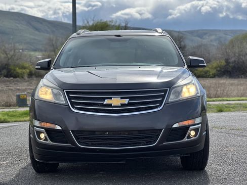 Used 2014 Chevrolet Traverse LT image 2