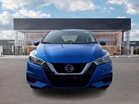 Used 2021 Nissan Versa SV image 2