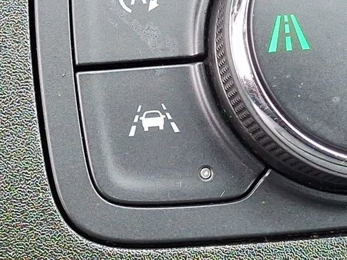 Used 2023 Chevrolet Traverse LT FWD image 26
