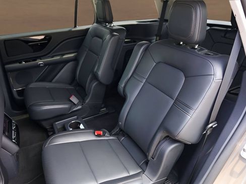 Used 2025 Lincoln Aviator 2WD image 23