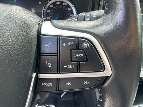 Used 2024 Toyota Highlander LE AWD/4WD image 33