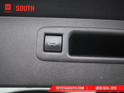Used 2022 Toyota Highlander XLE image 33