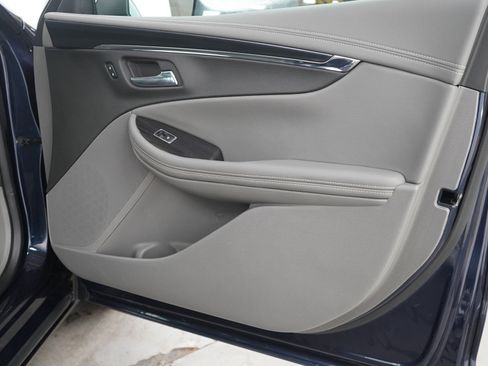 Used 2019 Chevrolet Impala LT w/ Sunroof and Spoiler Package FWD image 9