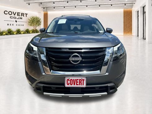 Used 2023 Nissan Pathfinder SL AWD/4WD image 3
