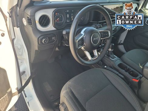 Used 2024 Jeep Wrangler Unlimited Sahara AWD/4WD image 11