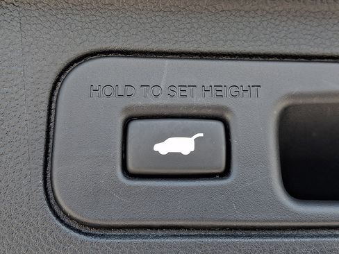 Used 2025 Honda Pilot EX-L image 32