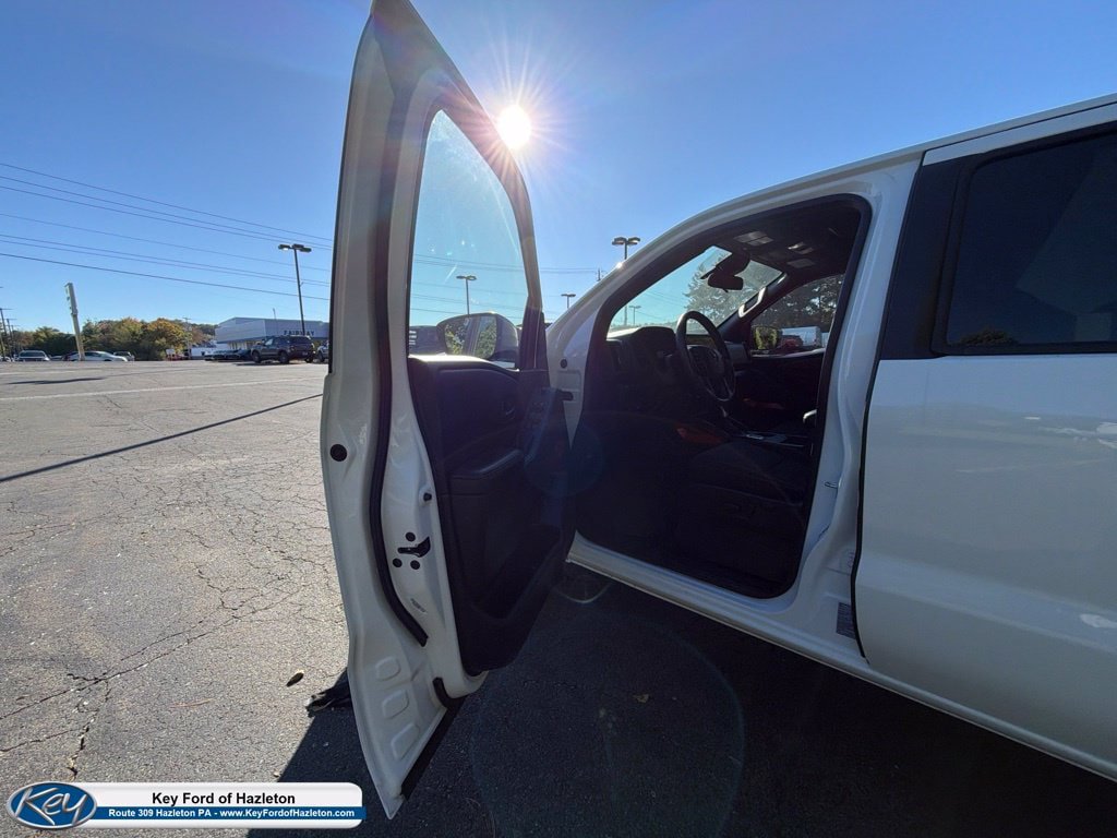 Used 2026 Nissan Frontier PRO-4X AWD/4WD image 13