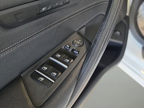 Used 2018 BMW 530i xDrive AWD/4WD image 13