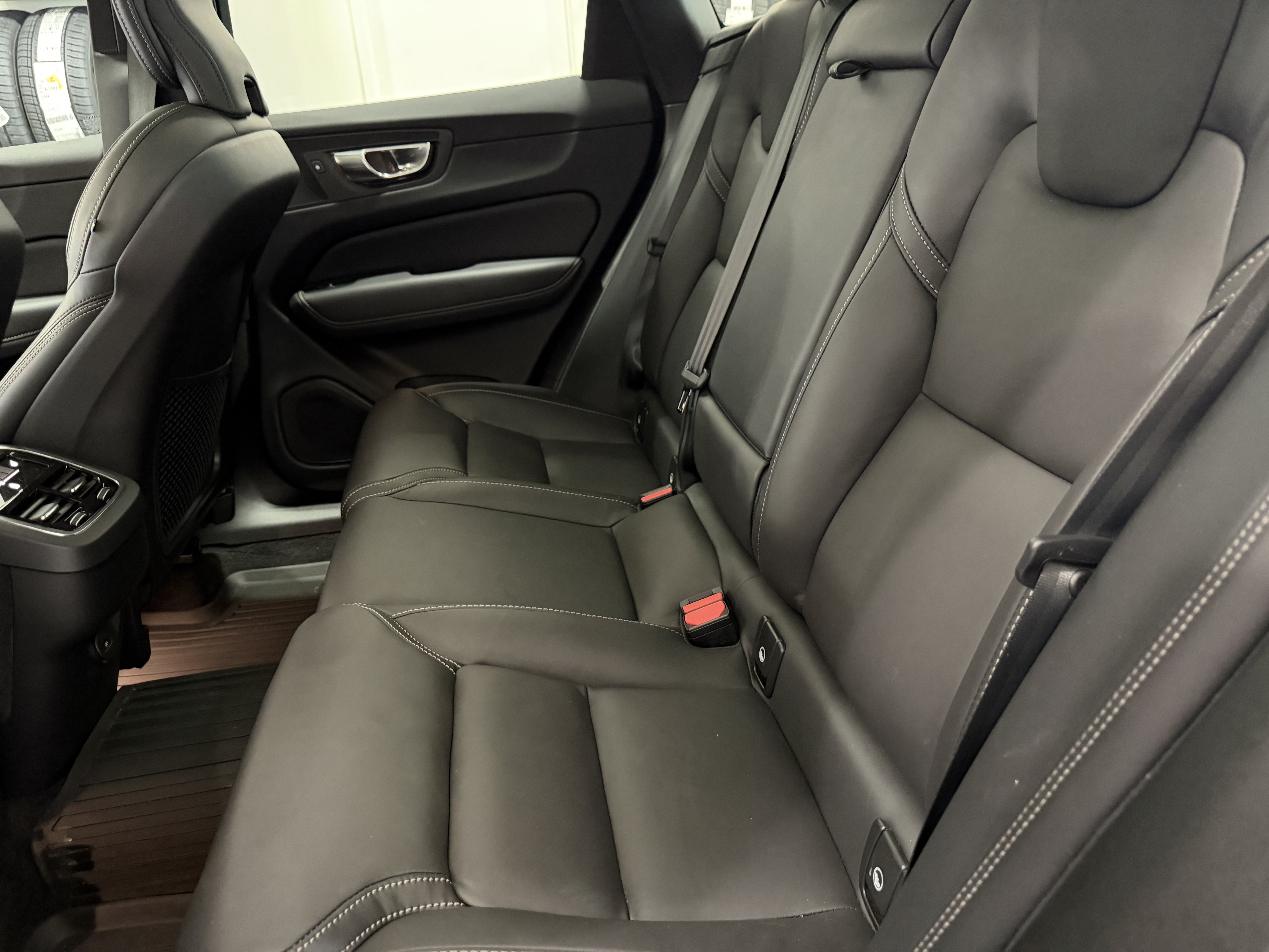 Used 2023 Volvo XC60 B5 Ultimate w/ Climate Package FWD image 20