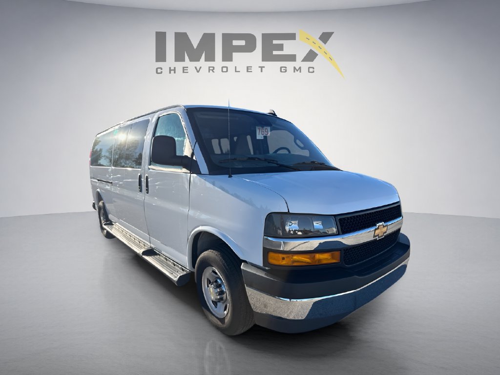 Used 2025 Chevrolet Express 3500 LT w/ LT Preferred Equipment Group RWD image 7