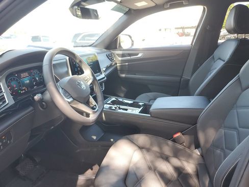 Certified 2024 Volkswagen Atlas Cross Sport SE FWD image 24