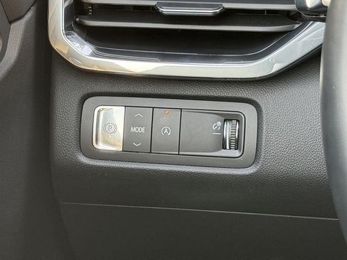 Used 2025 GMC Acadia Elevation image 41