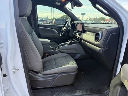 Used 2024 Chevrolet Colorado ZR2 w/ Technology Package AWD/4WD image 12