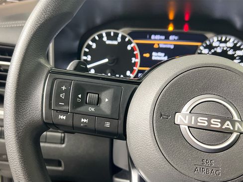 Used 2023 Nissan Rogue SV FWD image 18
