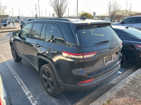 Used 2023 Jeep Grand Cherokee Altitude image 8