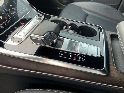 Used 2021 Audi Q8 Prestige w/ Prestige Package image 17