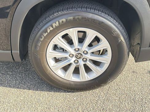 Certified 2025 Toyota Grand Highlander FWD image 30