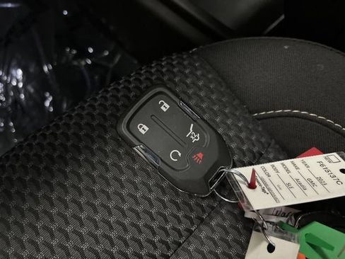 Used 2023 GMC Acadia SLE image 27