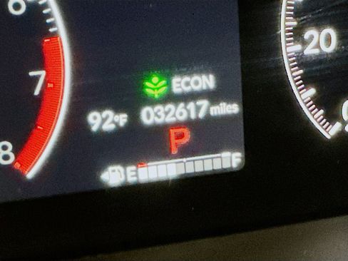 Used 2025 Honda Pilot Sport image 19